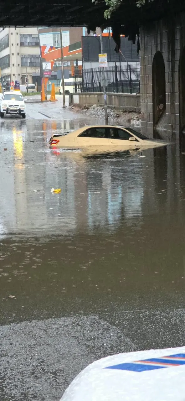 Vehicles Trapped as Heavy Rain Floods Doornfontein Intersection